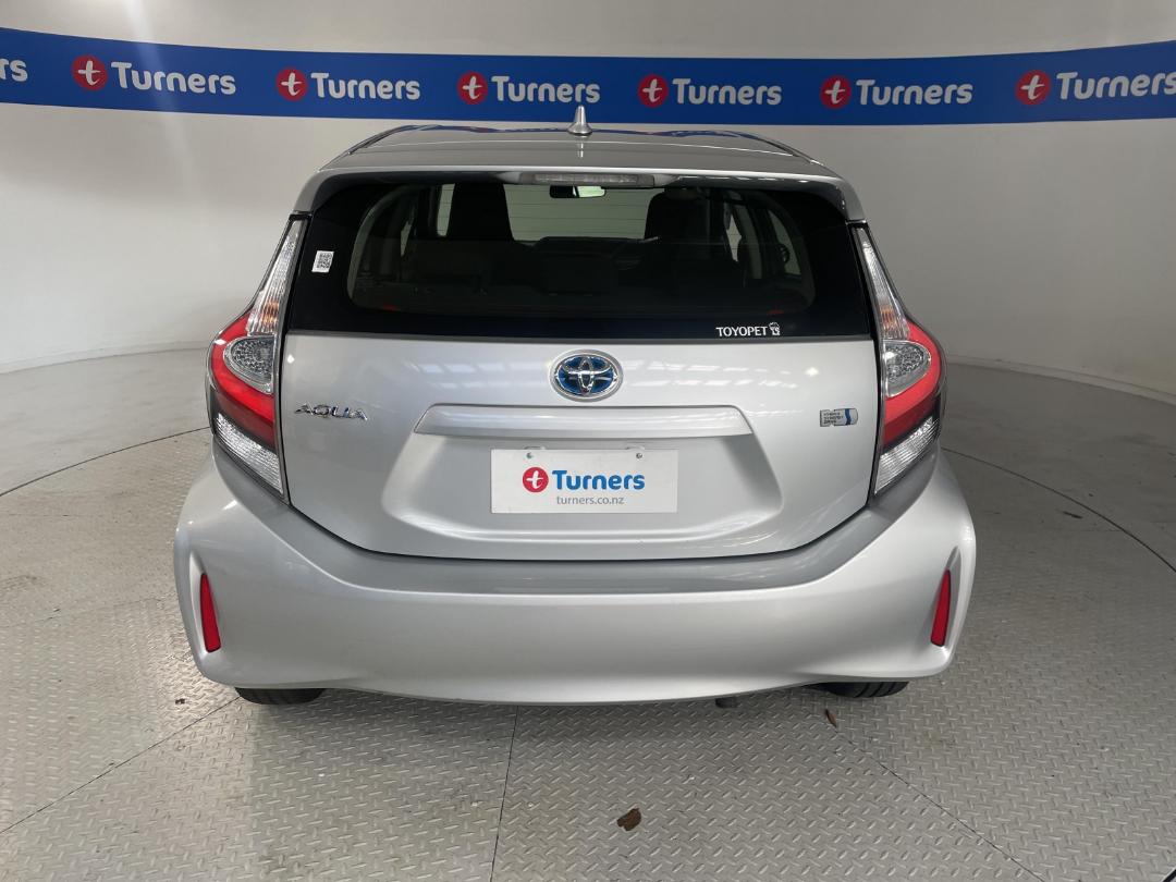 Photo '6' of Toyota Aqua Photo '6' of Toyota Aqua