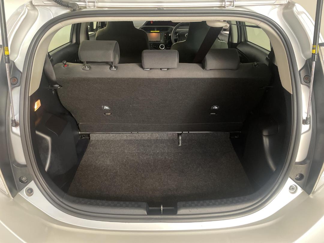 Photo '14' of Toyota Aqua Photo '14' of Toyota Aqua