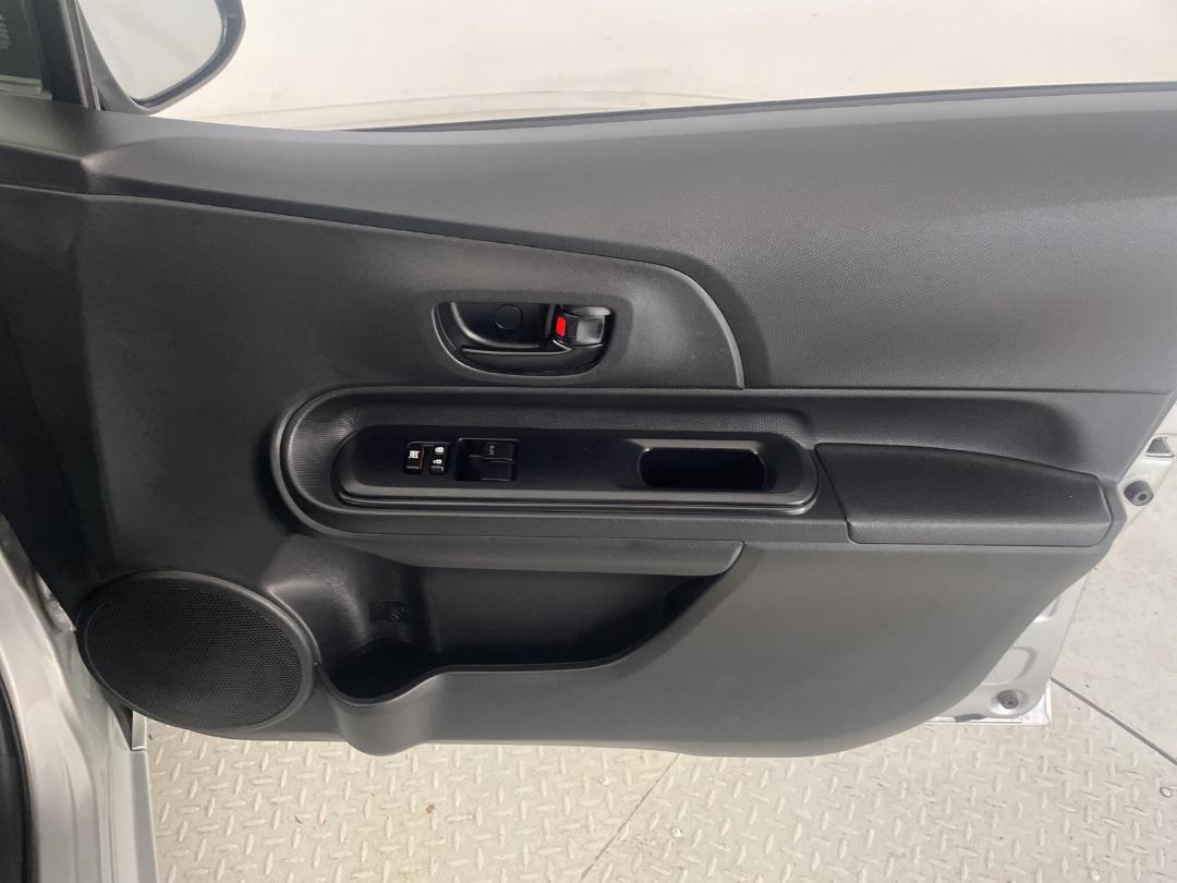 Photo '15' of Toyota Aqua Photo '15' of Toyota Aqua