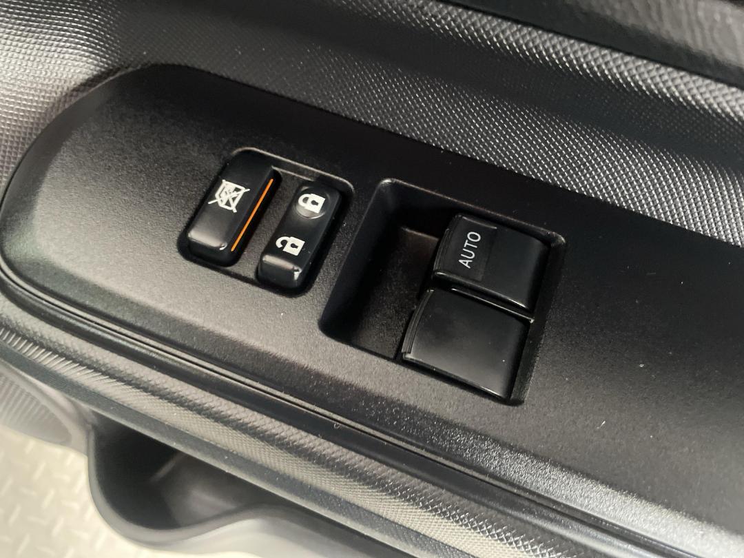 Photo '23' of Toyota Aqua Photo '23' of Toyota Aqua