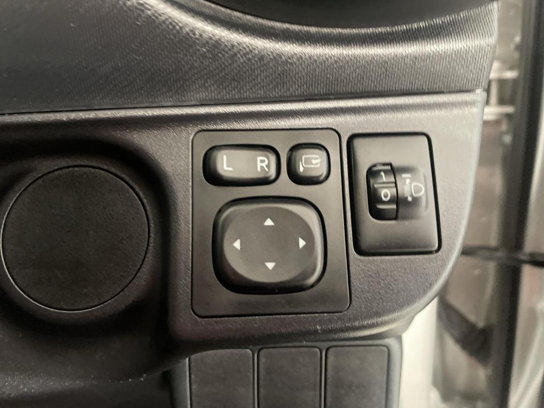 Photo '24' of Toyota Aqua Photo '24' of Toyota Aqua