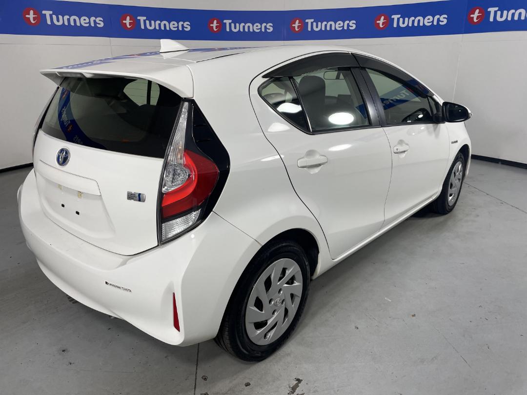 Photo '7' of Toyota Aqua