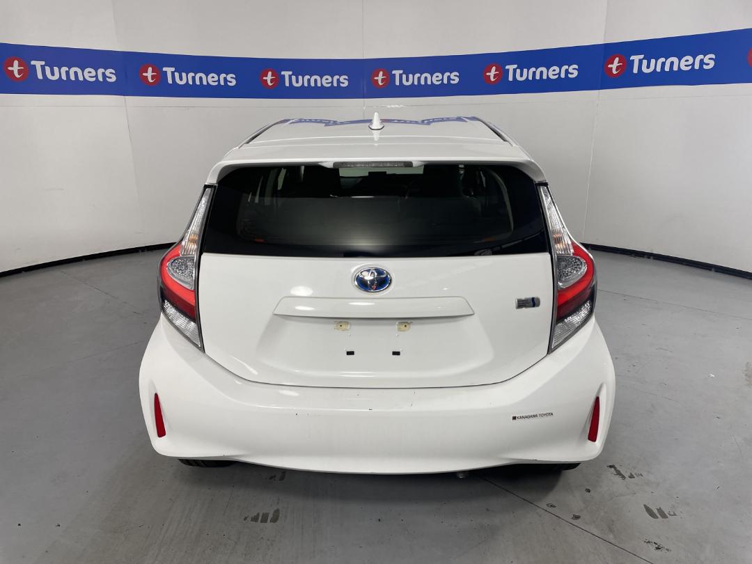 Photo '6' of Toyota Aqua