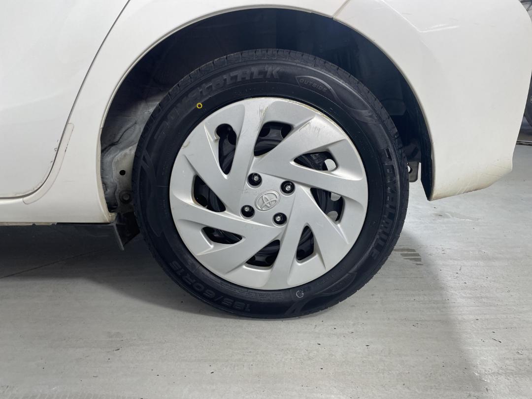 Photo '11' of Toyota Aqua