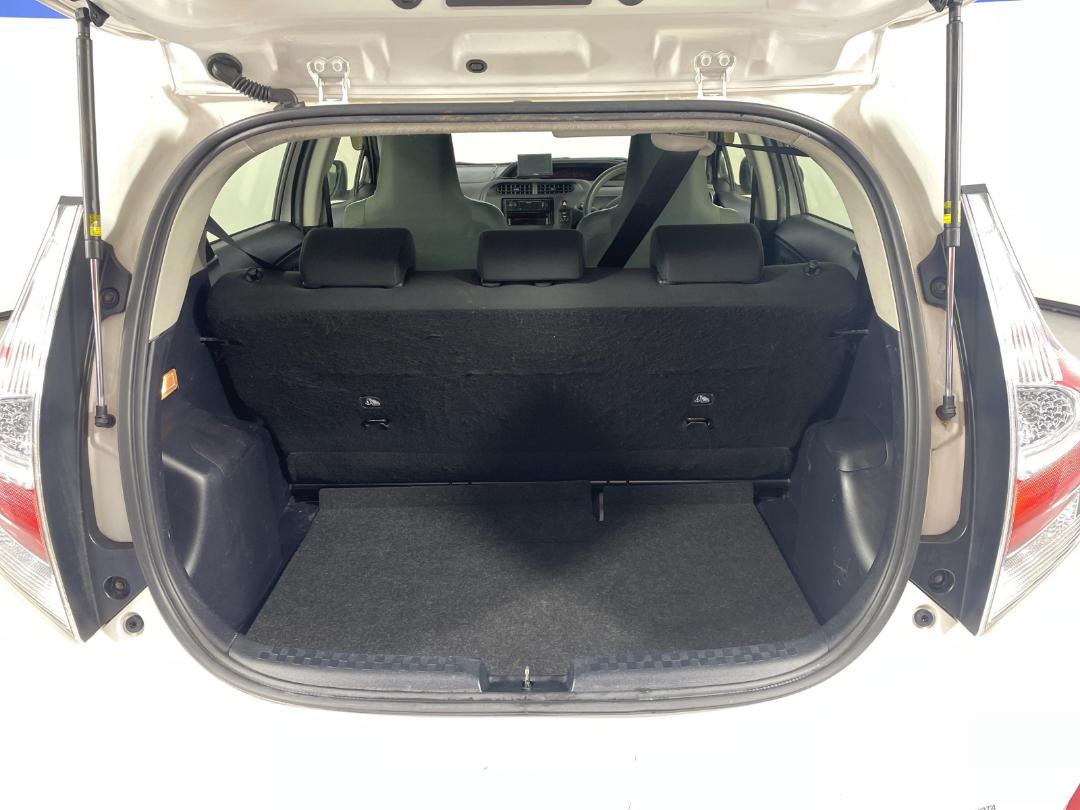 Photo '14' of Toyota Aqua