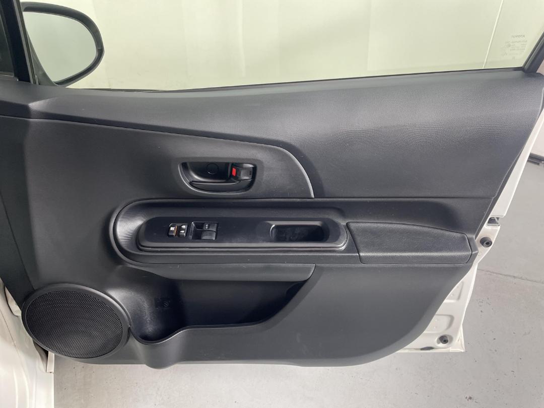 Photo '15' of Toyota Aqua