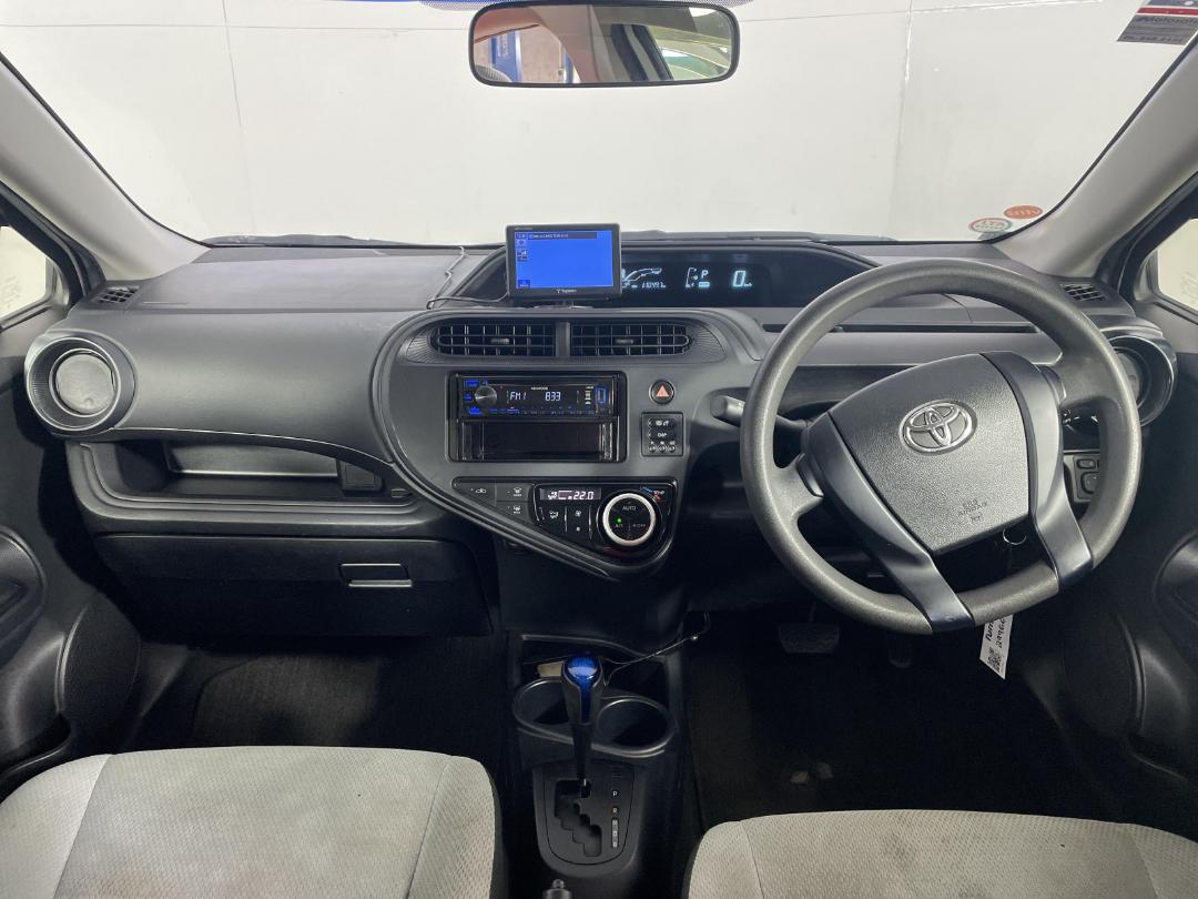 Photo '17' of Toyota Aqua