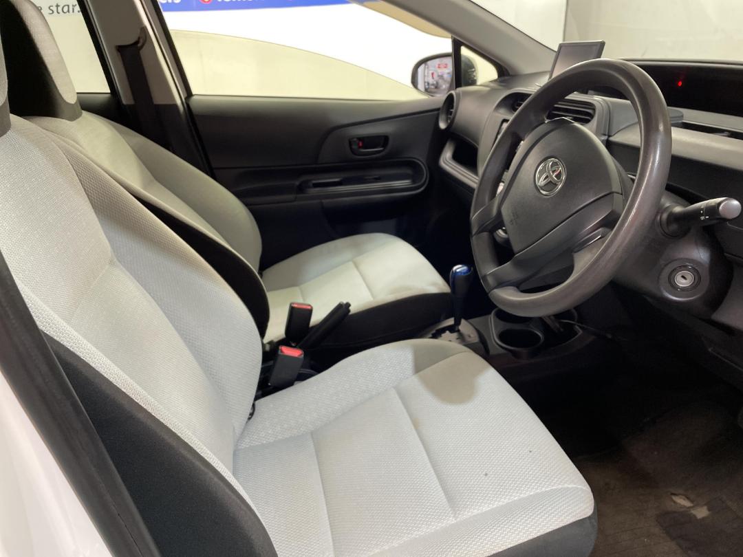 Photo '16' of Toyota Aqua