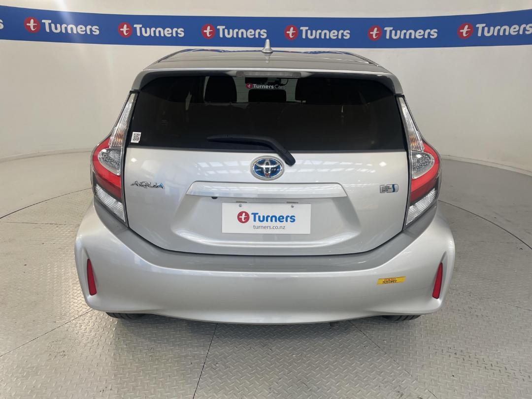 Photo '6' of Toyota Aqua