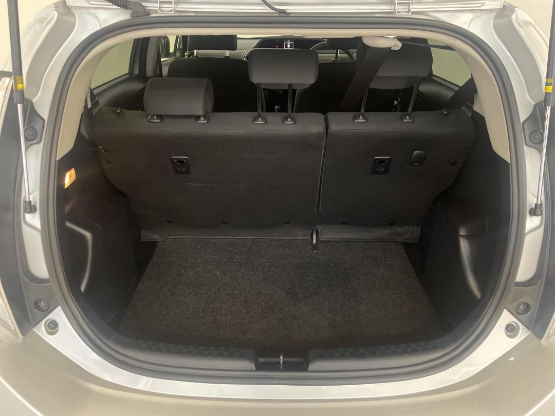 Photo '14' of Toyota Aqua