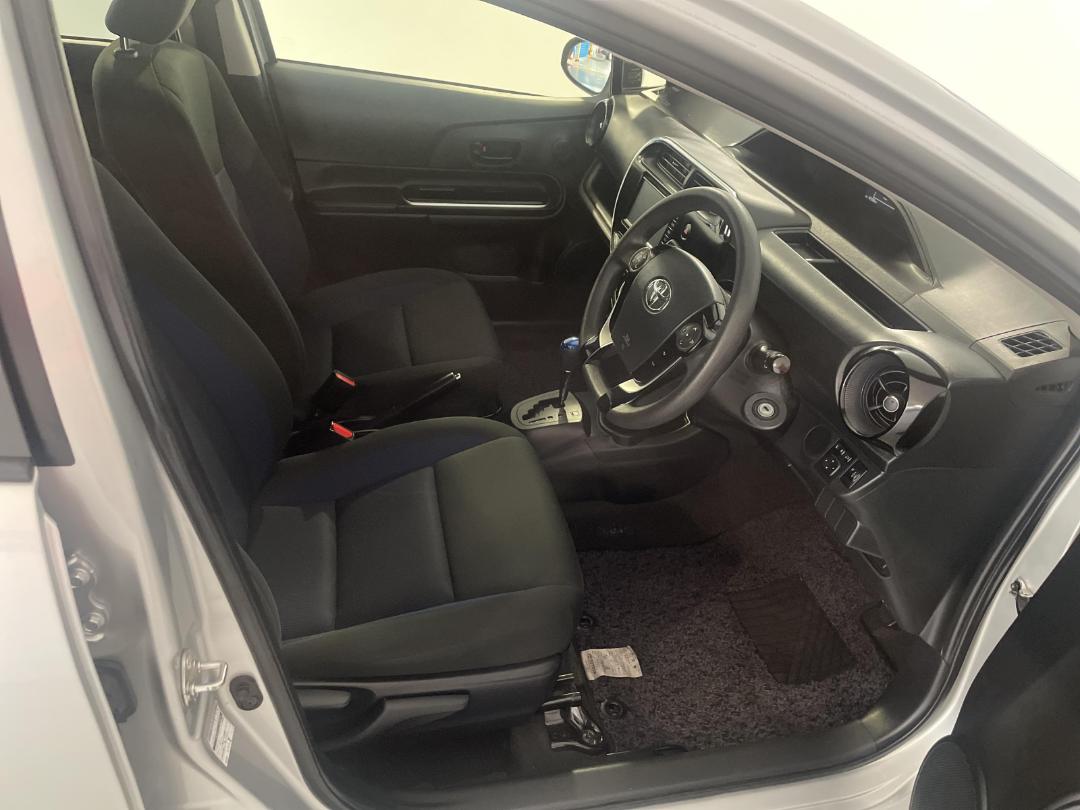 Photo '16' of Toyota Aqua