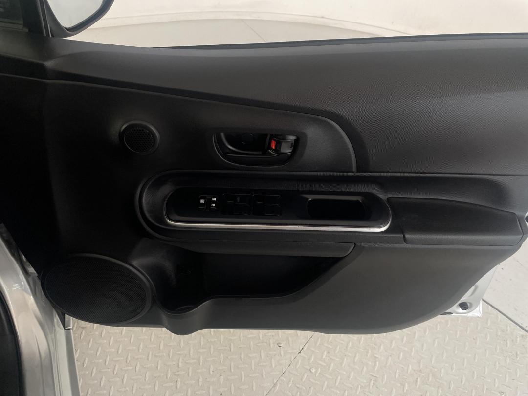 Photo '15' of Toyota Aqua