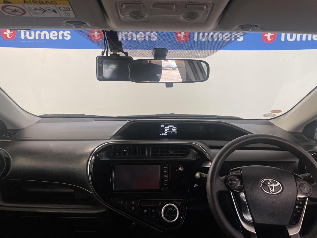 Photo '17' of Toyota Aqua