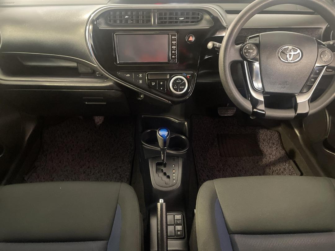 Photo '18' of Toyota Aqua