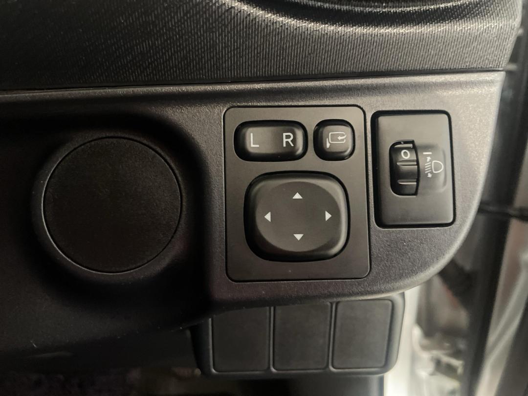 Photo '24' of Toyota Aqua