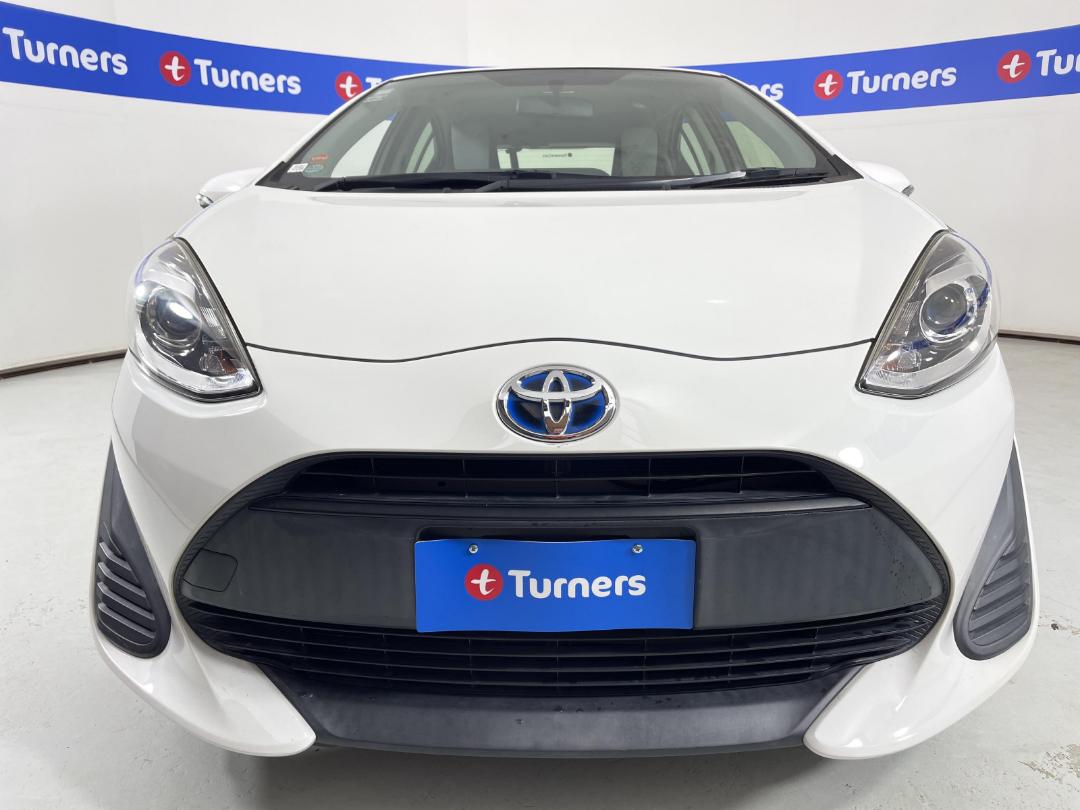 Photo '2' of Toyota Aqua Photo '2' of Toyota Aqua