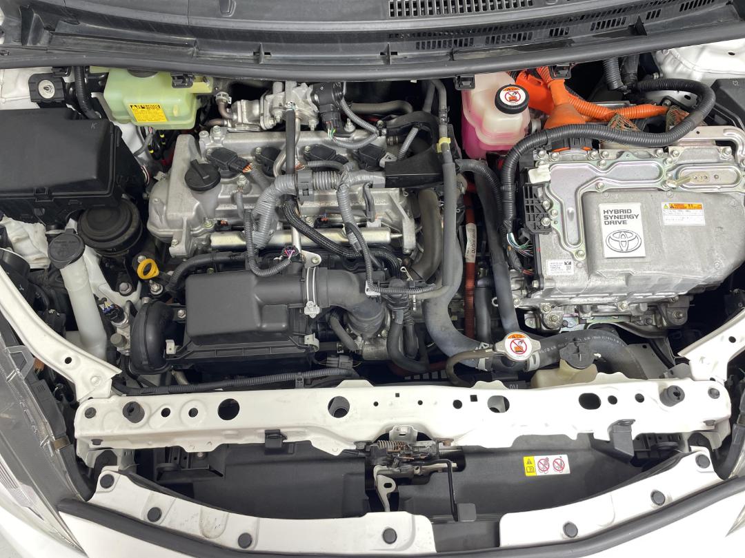 Photo '13' of Toyota Aqua Photo '13' of Toyota Aqua