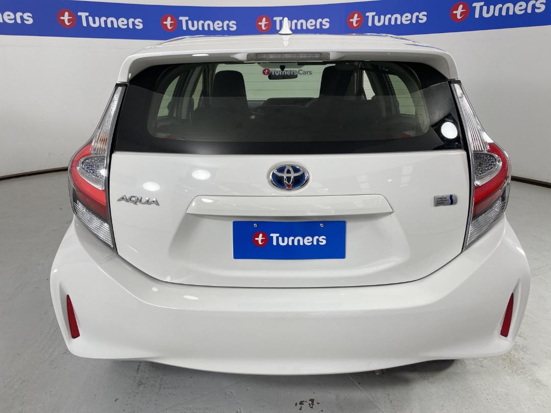 Photo '6' of Toyota Aqua Photo '6' of Toyota Aqua