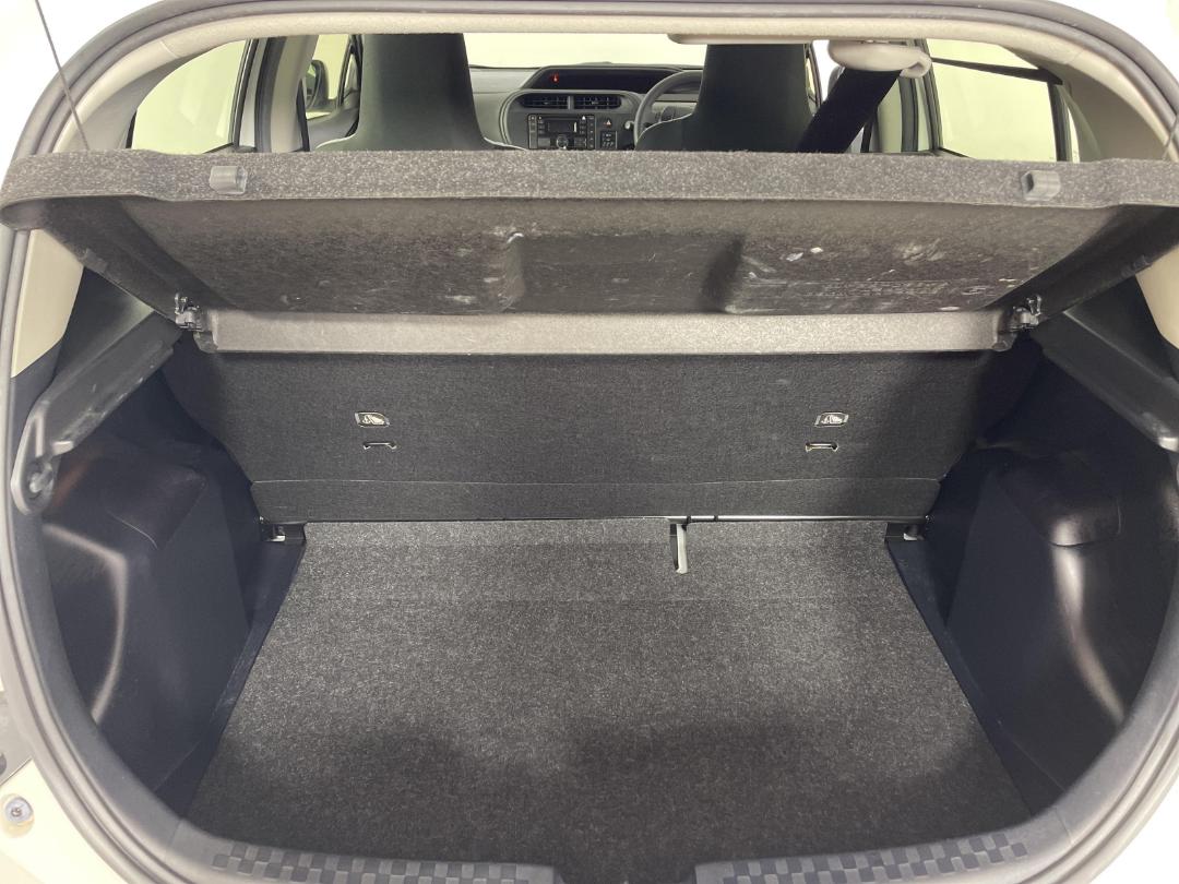 Photo '14' of Toyota Aqua Photo '14' of Toyota Aqua