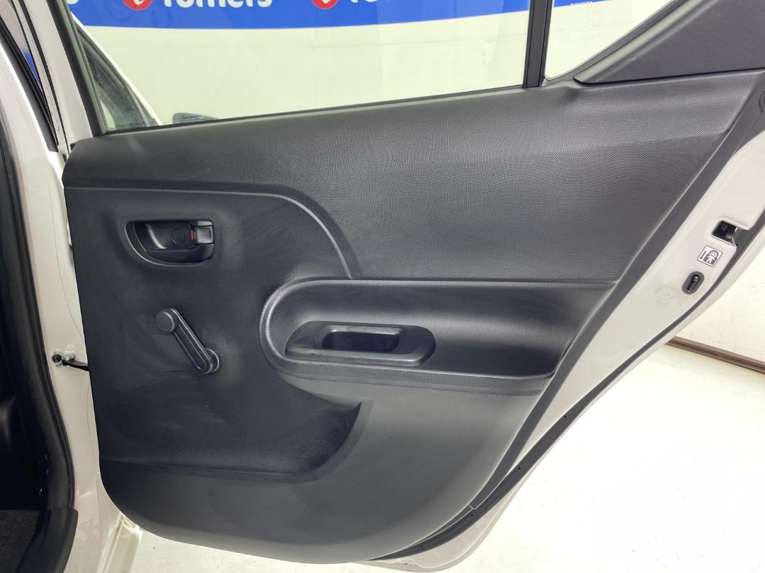 Photo '19' of Toyota Aqua Photo '19' of Toyota Aqua