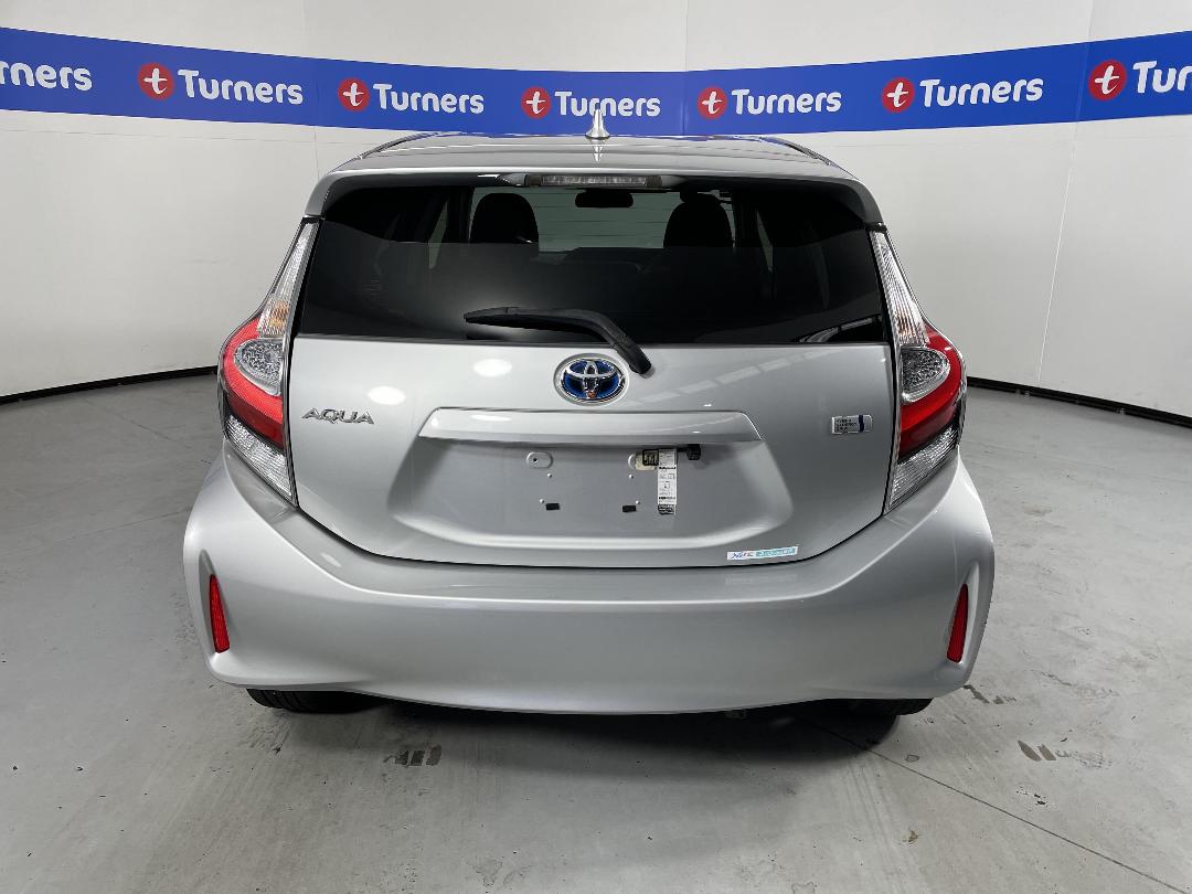 Photo '6' of Toyota Aqua