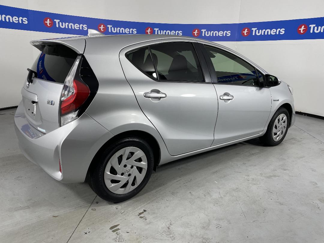 Photo '7' of Toyota Aqua