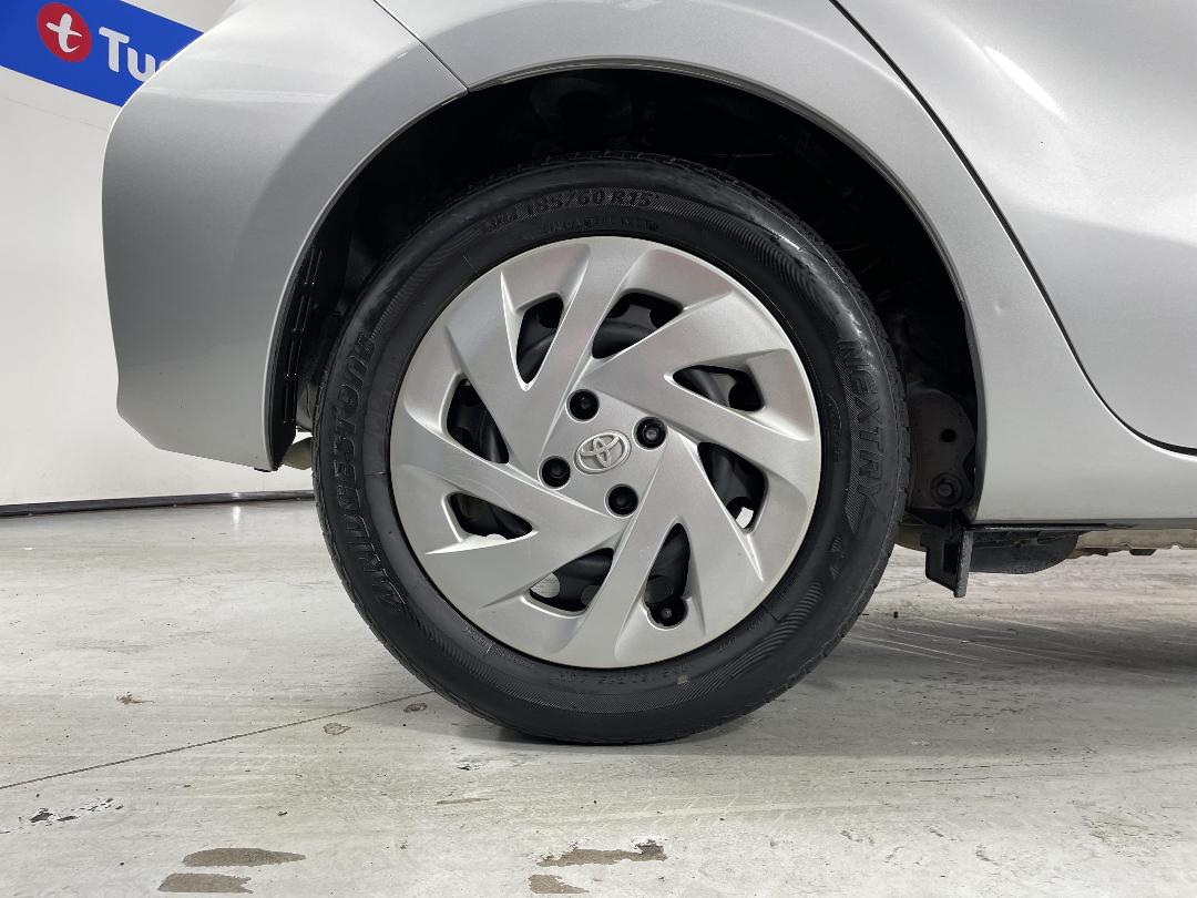 Photo '12' of Toyota Aqua