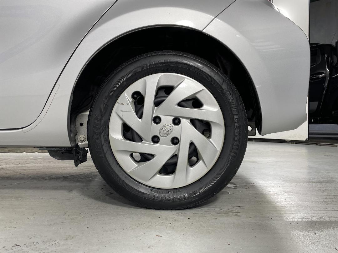 Photo '11' of Toyota Aqua