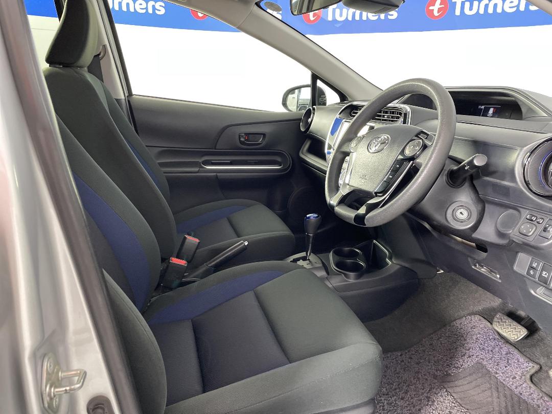 Photo '16' of Toyota Aqua