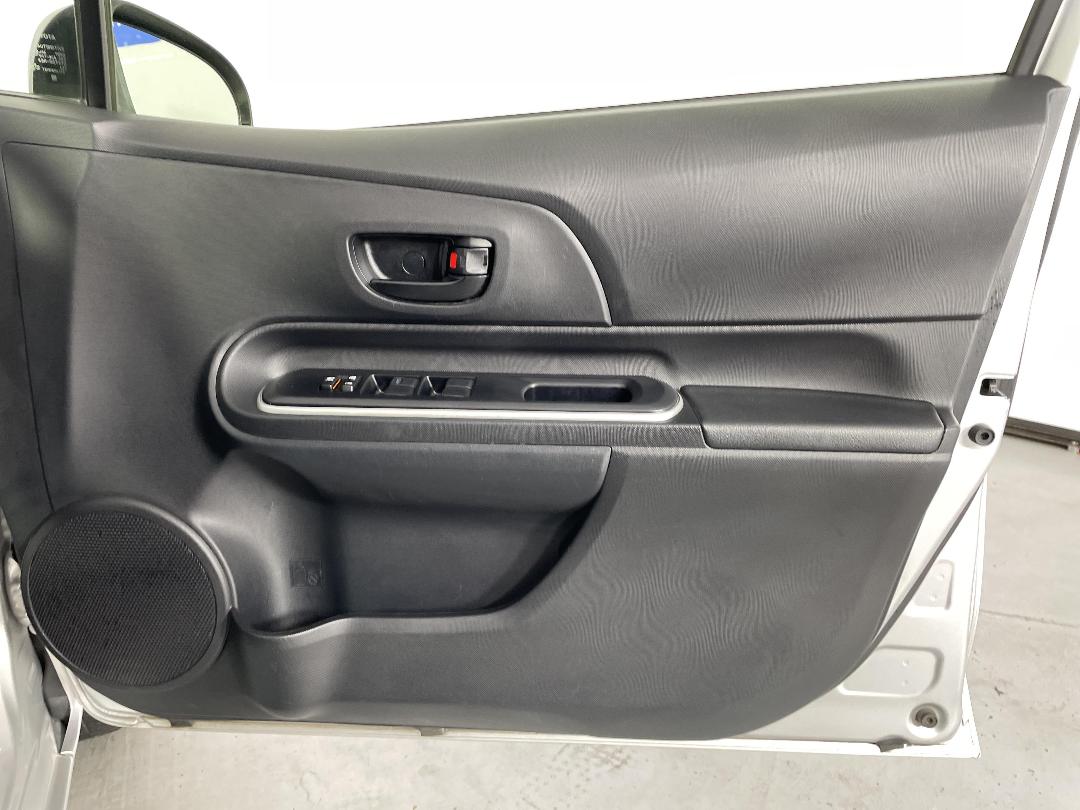 Photo '15' of Toyota Aqua