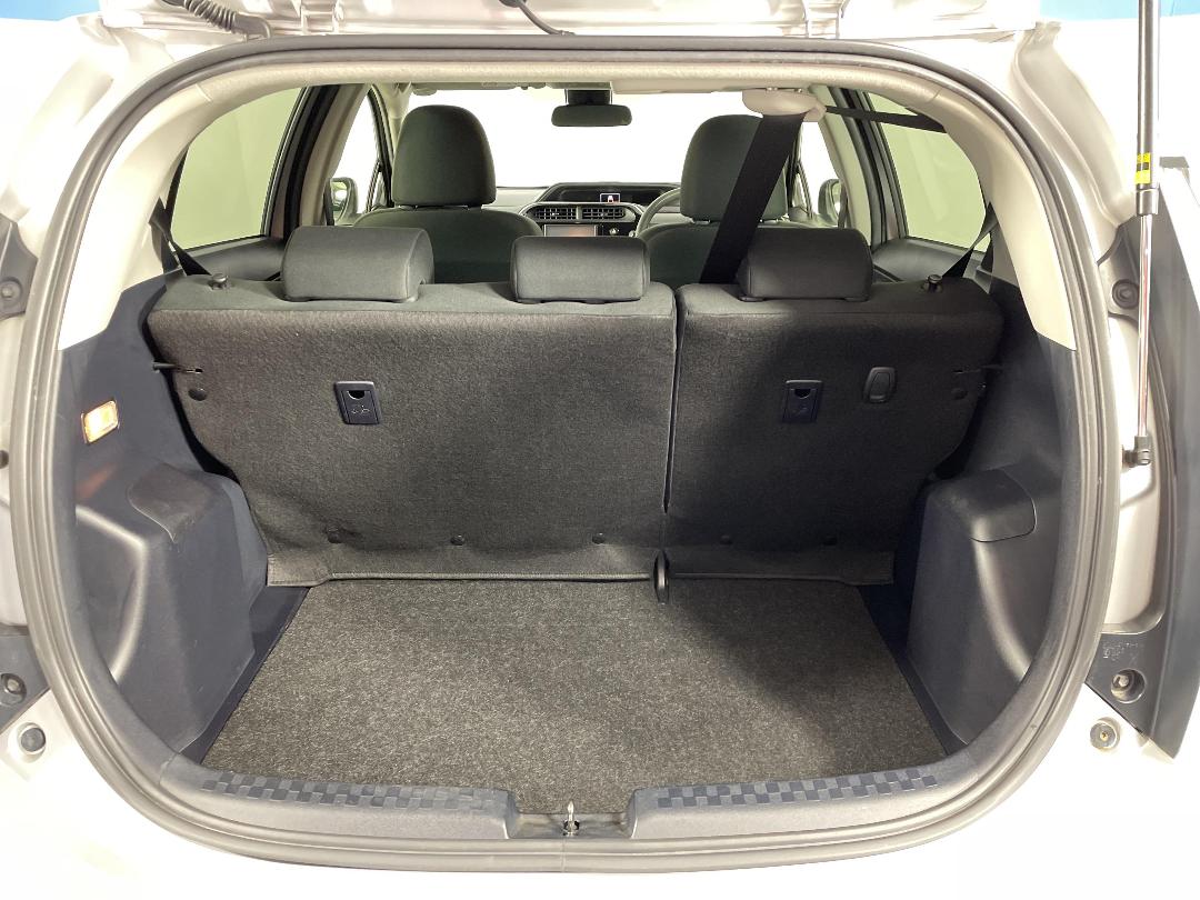 Photo '14' of Toyota Aqua