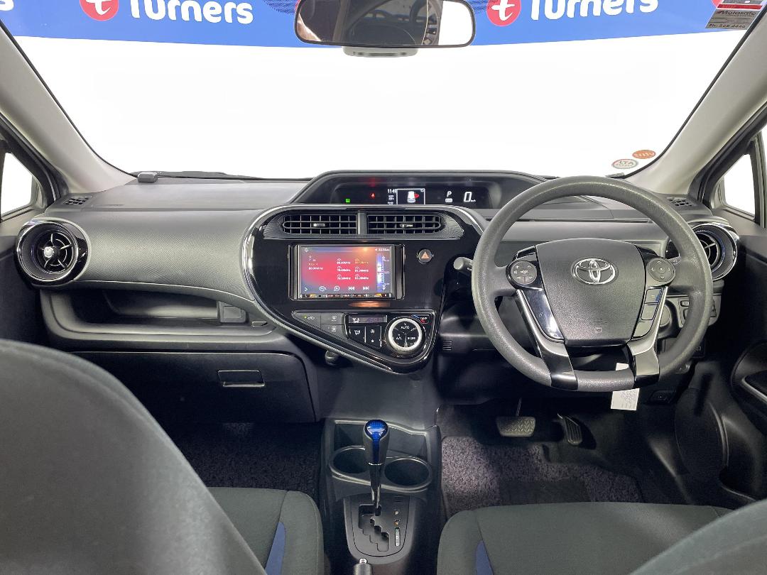 Photo '17' of Toyota Aqua