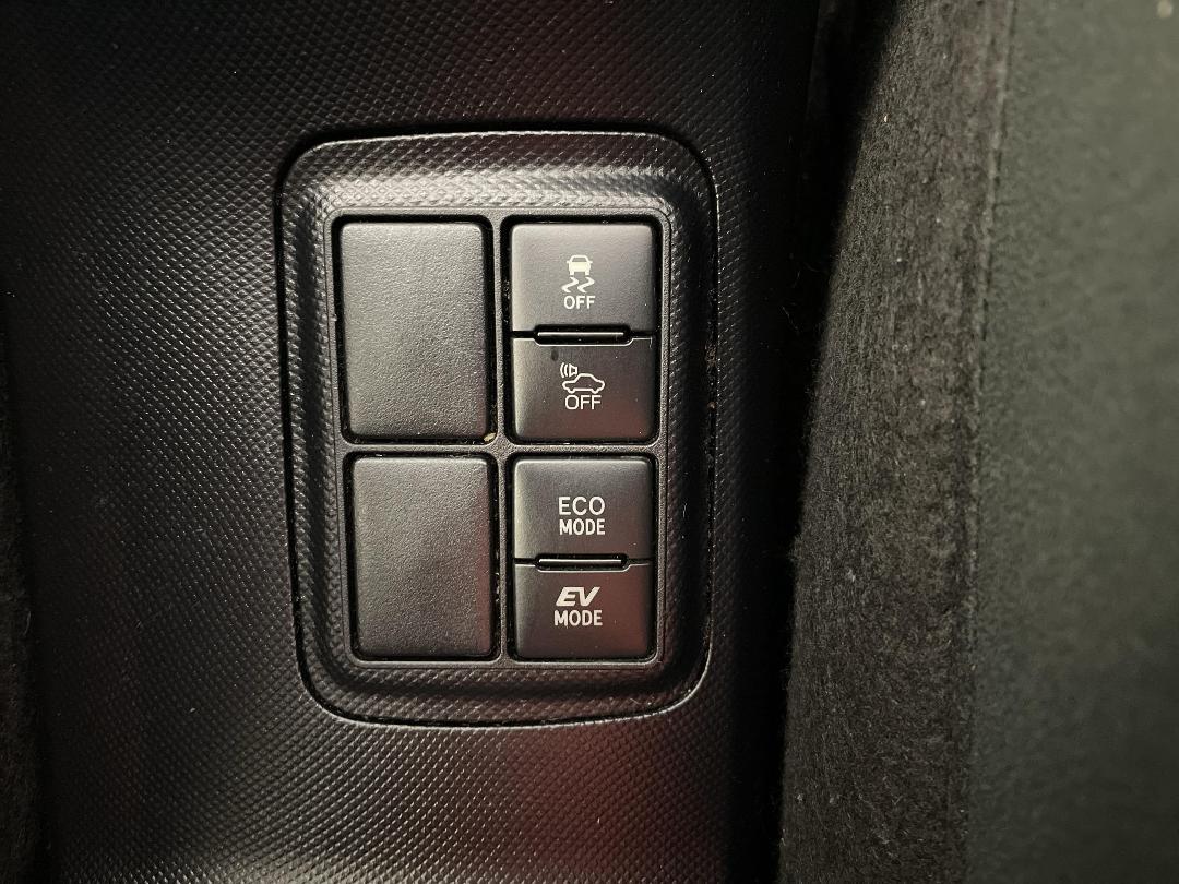 Photo '28' of Toyota Aqua