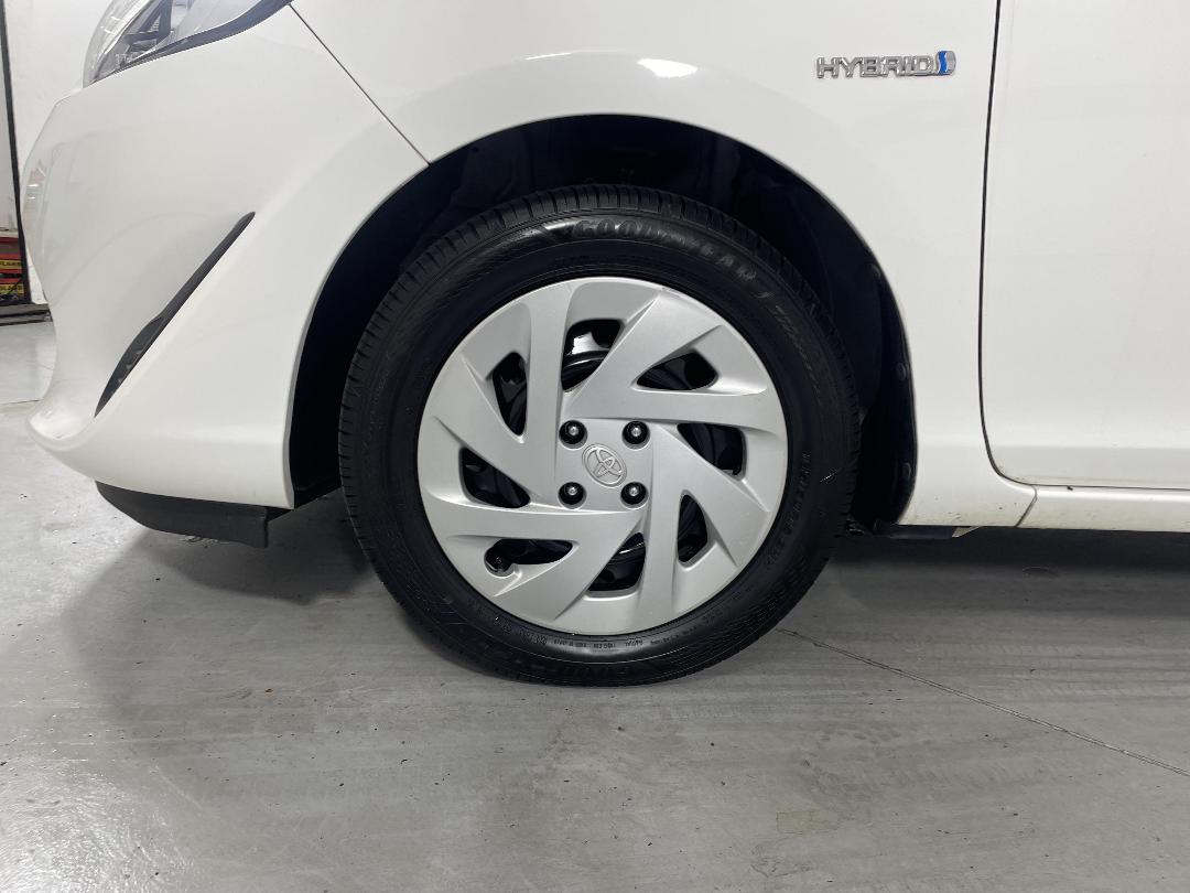 Photo '10' of Toyota Aqua