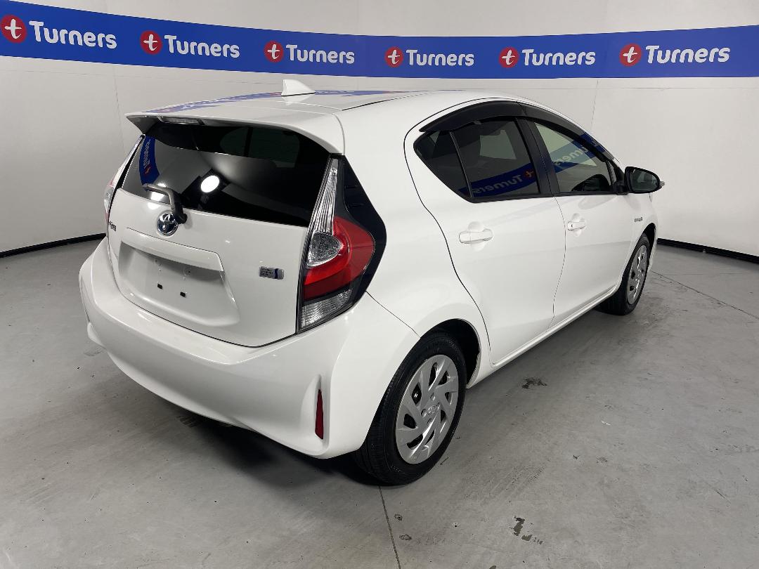 Photo '7' of Toyota Aqua