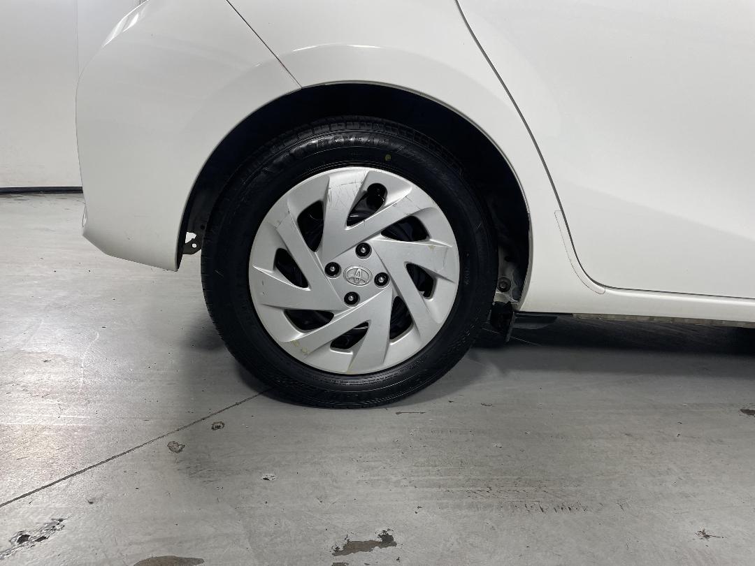 Photo '12' of Toyota Aqua