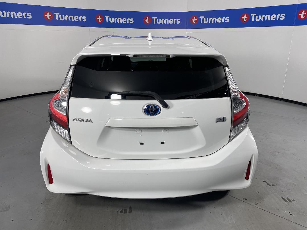 Photo '6' of Toyota Aqua