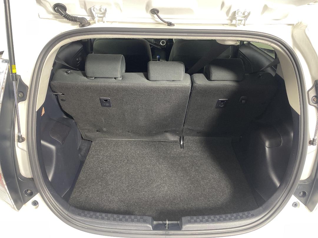 Photo '14' of Toyota Aqua