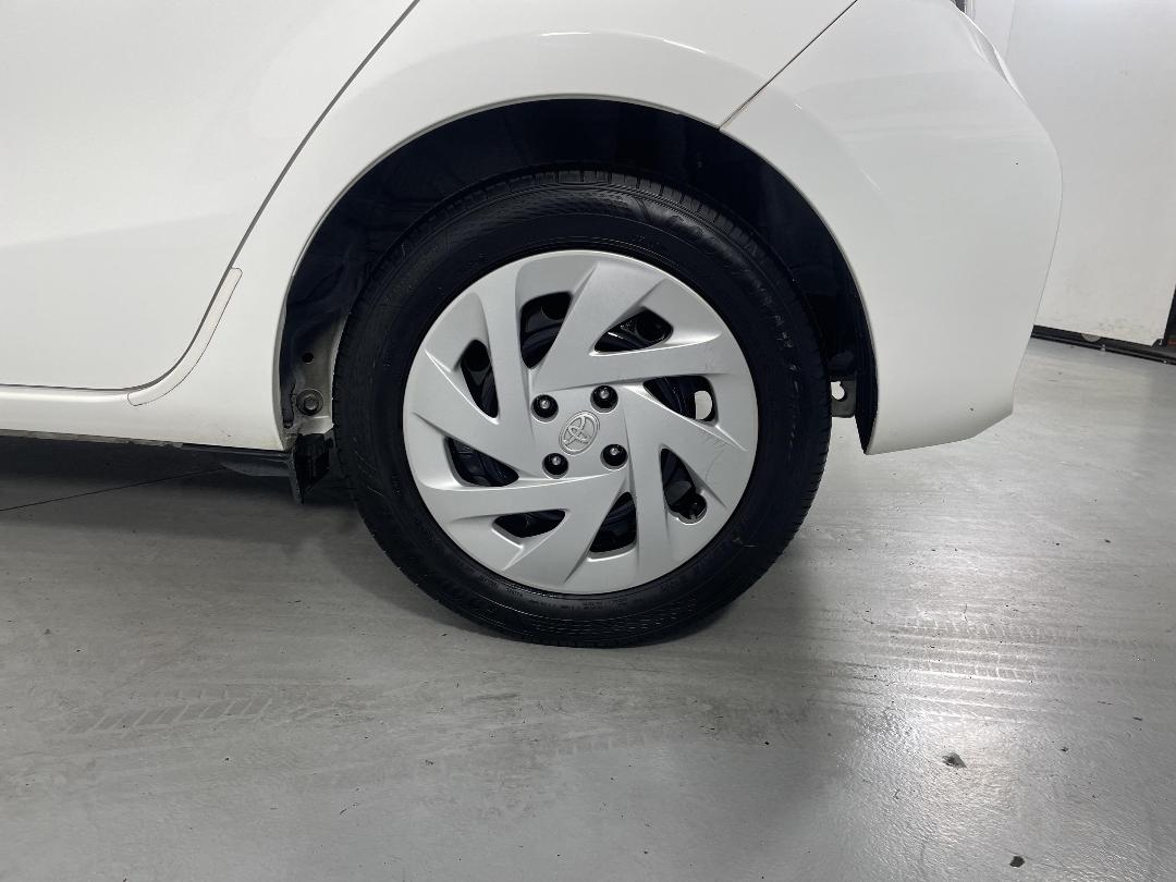 Photo '11' of Toyota Aqua