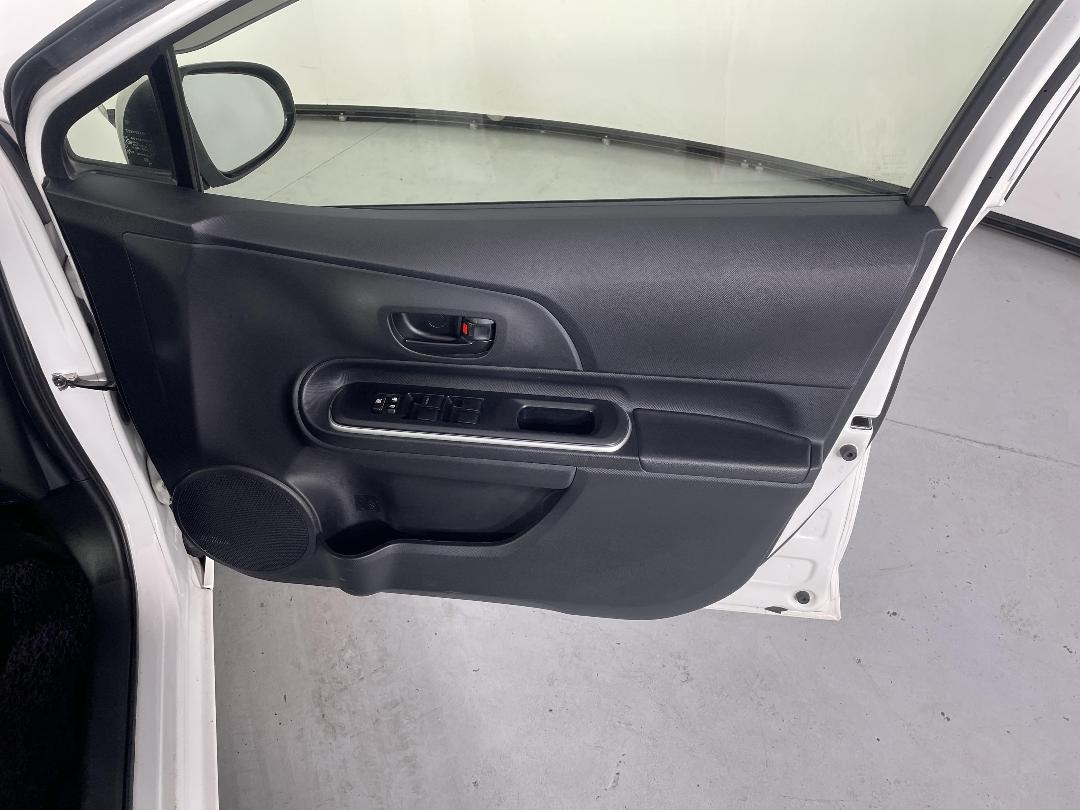 Photo '15' of Toyota Aqua