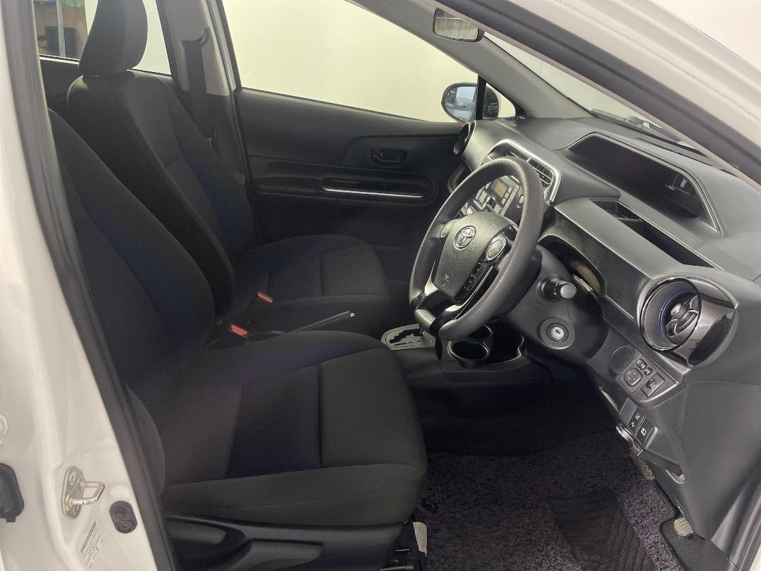 Photo '16' of Toyota Aqua