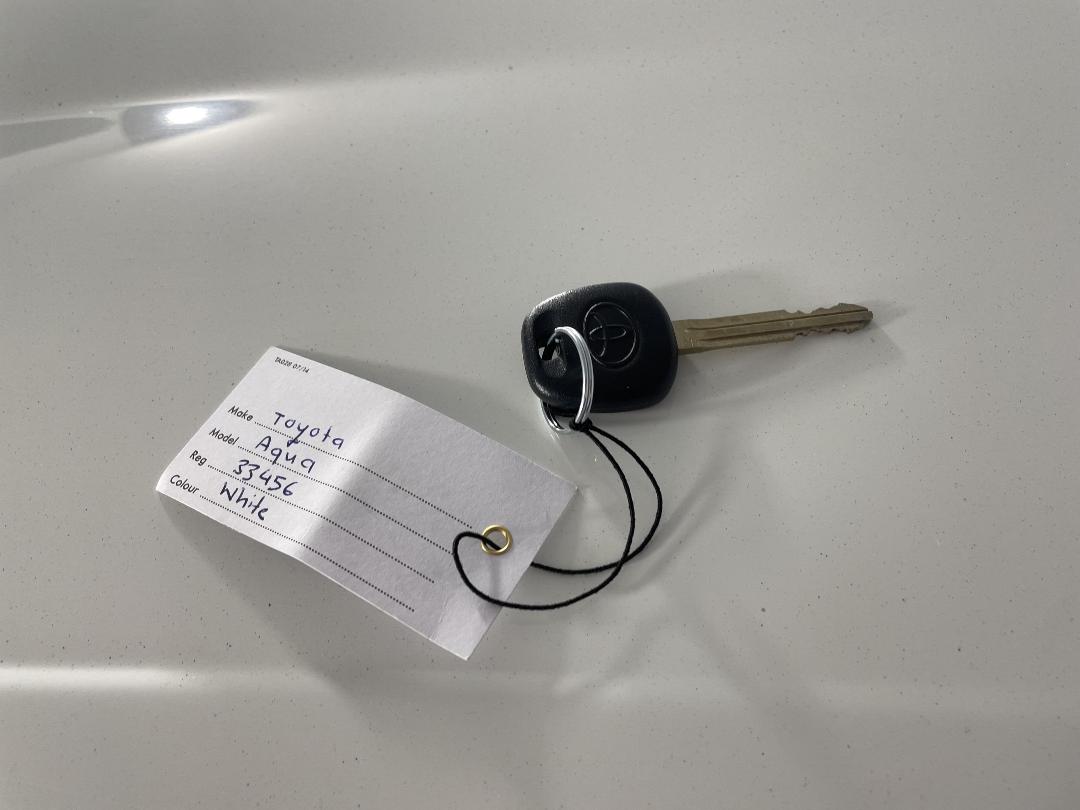 Photo '22' of Toyota Aqua