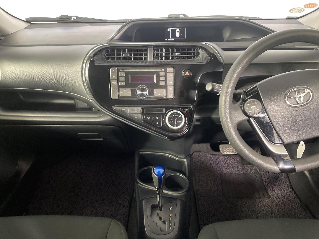 Photo '18' of Toyota Aqua