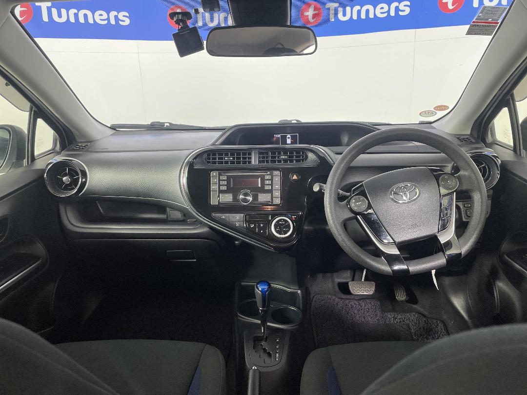 Photo '17' of Toyota Aqua