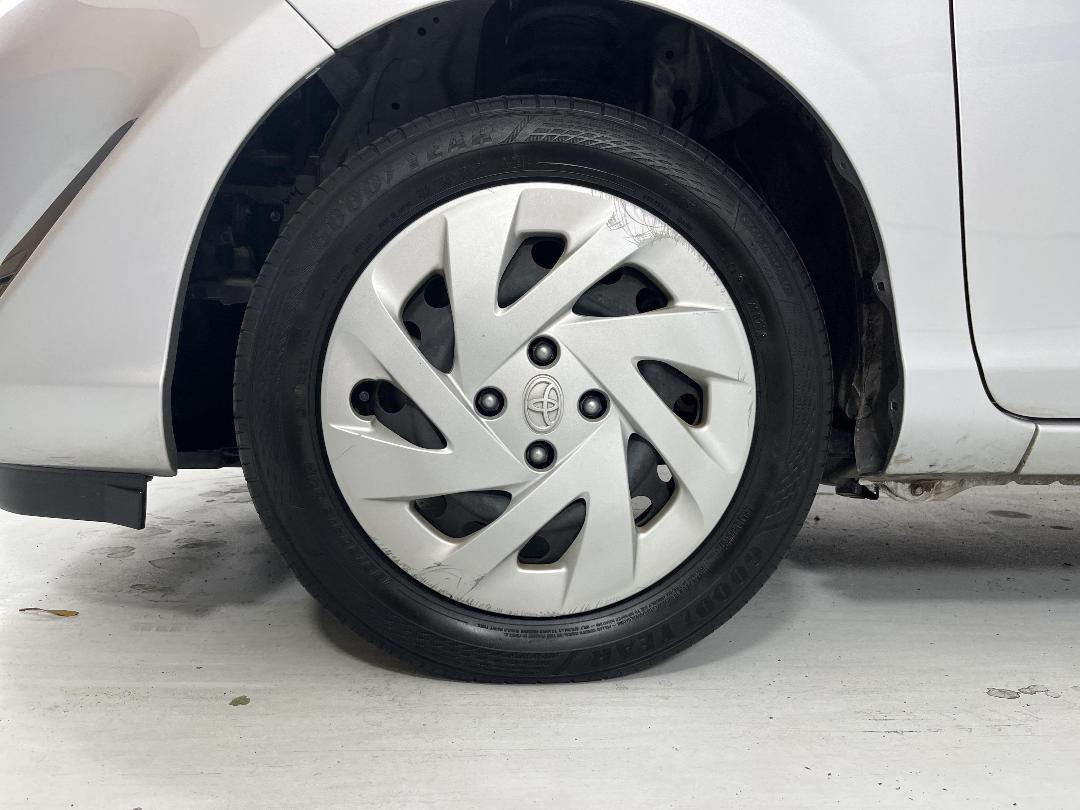 Photo '10' of Toyota Aqua