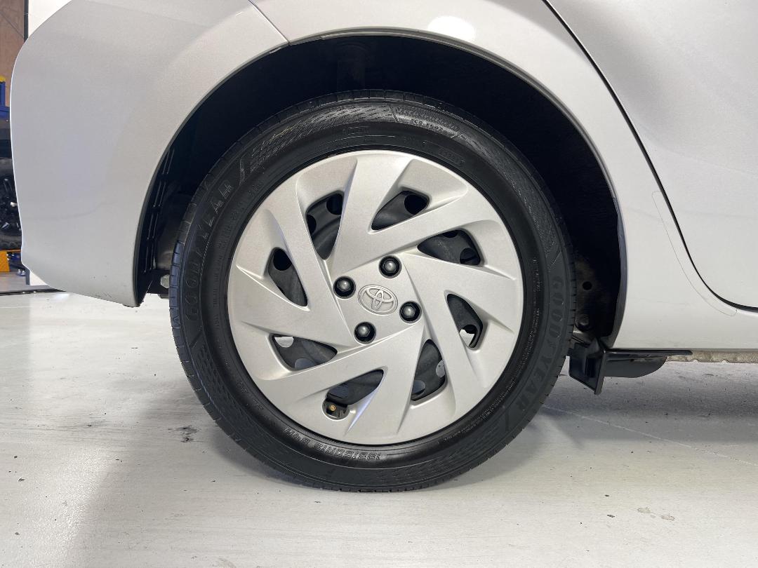 Photo '12' of Toyota Aqua