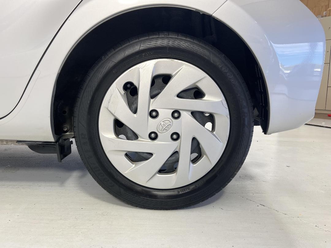 Photo '11' of Toyota Aqua