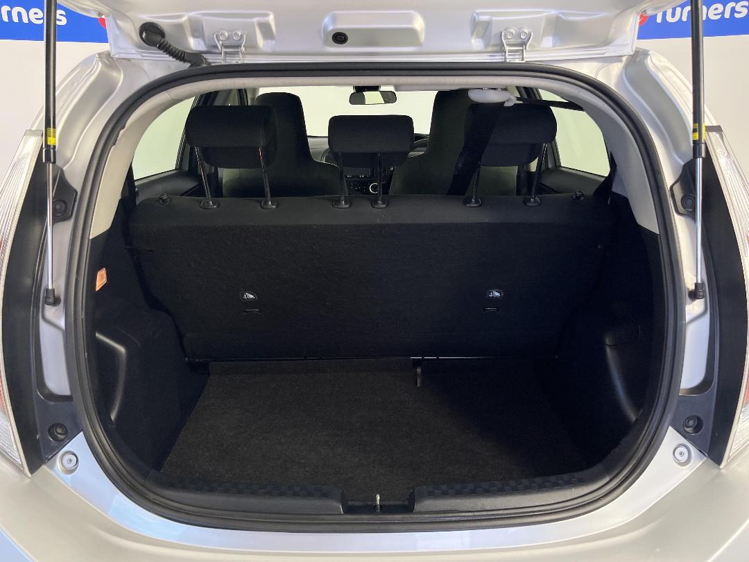 Photo '14' of Toyota Aqua