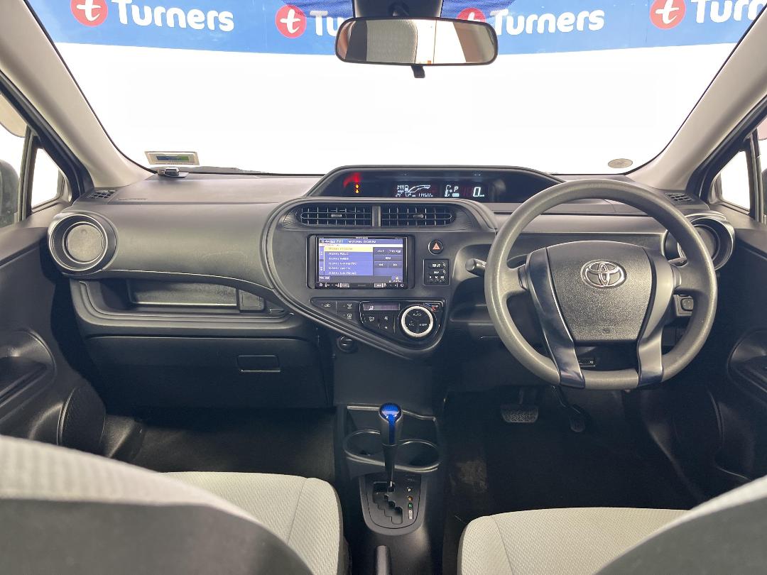 Photo '17' of Toyota Aqua