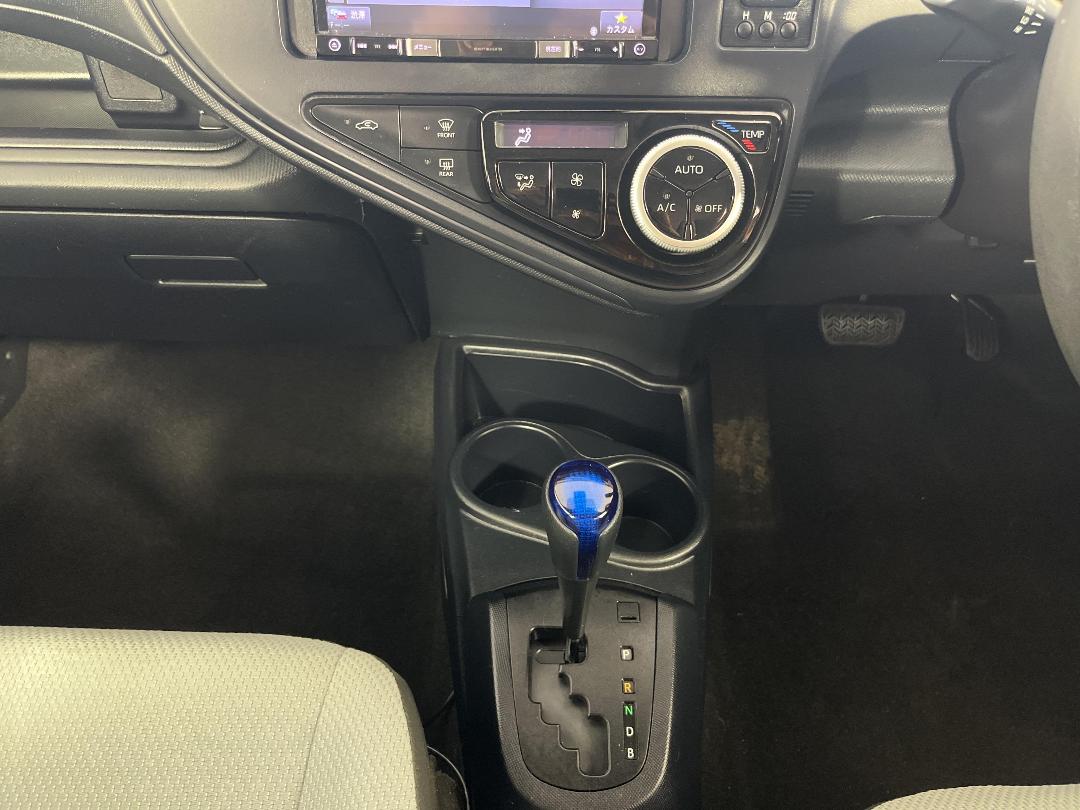 Photo '18' of Toyota Aqua